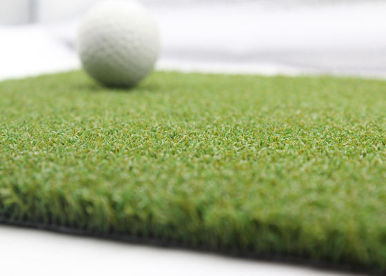中国 ゴルフ パット用グリーンのための巻き毛のゴルフ人工的な泥炭の高密度人工的な草 サプライヤー