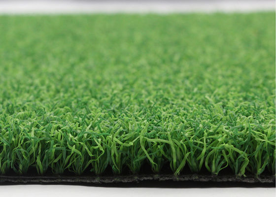 中国 小型非ゴルフ スリップの屋外の美化のための反紫外線ゴルフ人工的な草 サプライヤー